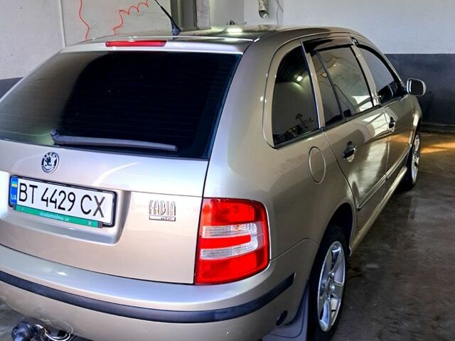 Бежевий Шкода Фабія, об'ємом двигуна 1.2 л та пробігом 330 тис. км за 4400 $, фото 4 на Automoto.ua