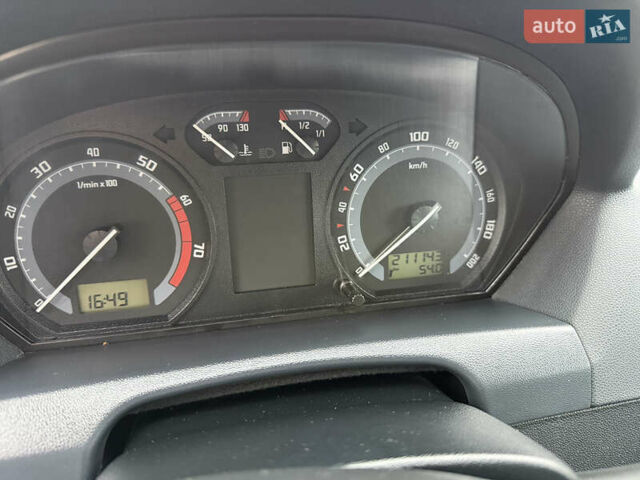 Бежевий Шкода Фабія, об'ємом двигуна 1.4 л та пробігом 211 тис. км за 4999 $, фото 13 на Automoto.ua