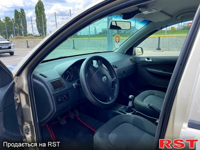 Бежевий Шкода Фабія, об'ємом двигуна 1.2 л та пробігом 330 тис. км за 4400 $, фото 2 на Automoto.ua