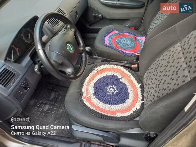 Бежевый Шкода Фабия, объемом двигателя 1.2 л и пробегом 240 тыс. км за 3050 $, фото 5 на Automoto.ua