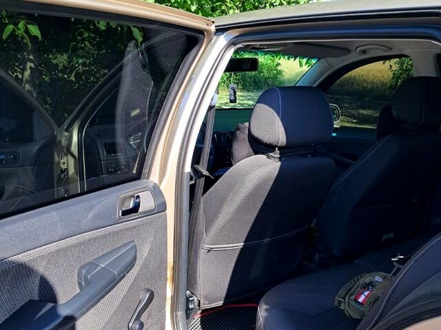 Бежевий Шкода Фабія, об'ємом двигуна 1.2 л та пробігом 330 тис. км за 4400 $, фото 3 на Automoto.ua