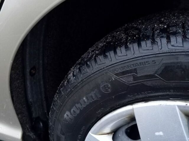 Бежевый Шкода Фабия, объемом двигателя 1.4 л и пробегом 208 тыс. км за 4250 $, фото 10 на Automoto.ua