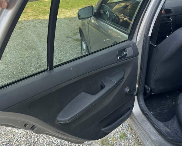 Бежевый Шкода Фабия, объемом двигателя 1.39 л и пробегом 252 тыс. км за 4200 $, фото 4 на Automoto.ua