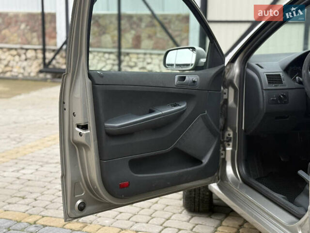 Бежевый Шкода Фабия, объемом двигателя 1.2 л и пробегом 183 тыс. км за 3850 $, фото 16 на Automoto.ua