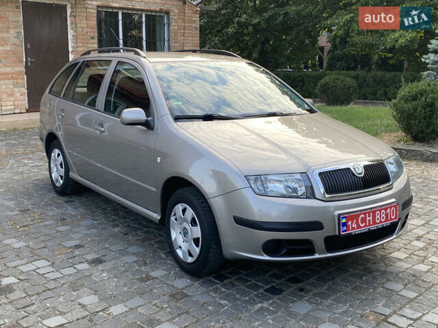 Бежевий Шкода Фабія, об'ємом двигуна 1.4 л та пробігом 218 тис. км за 5199 $, фото 12 на Automoto.ua