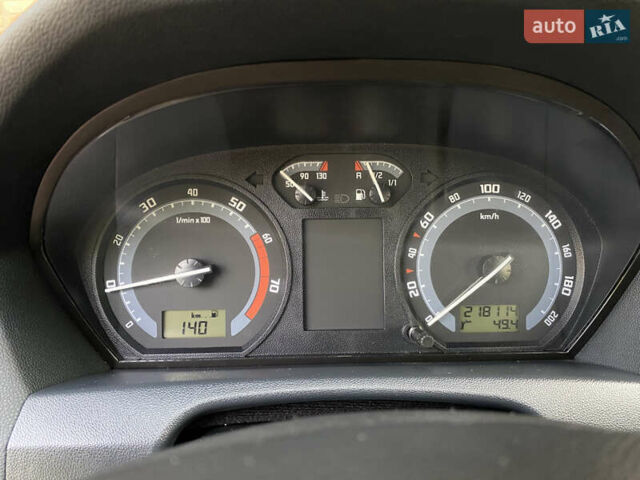 Бежевий Шкода Фабія, об'ємом двигуна 1.4 л та пробігом 218 тис. км за 5199 $, фото 31 на Automoto.ua