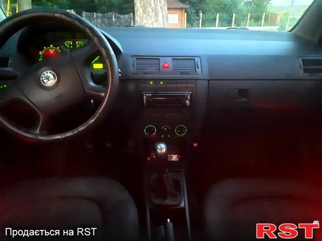 Бежевый Шкода Фабия, объемом двигателя 1.4 л и пробегом 250 тыс. км за 4250 $, фото 2 на Automoto.ua