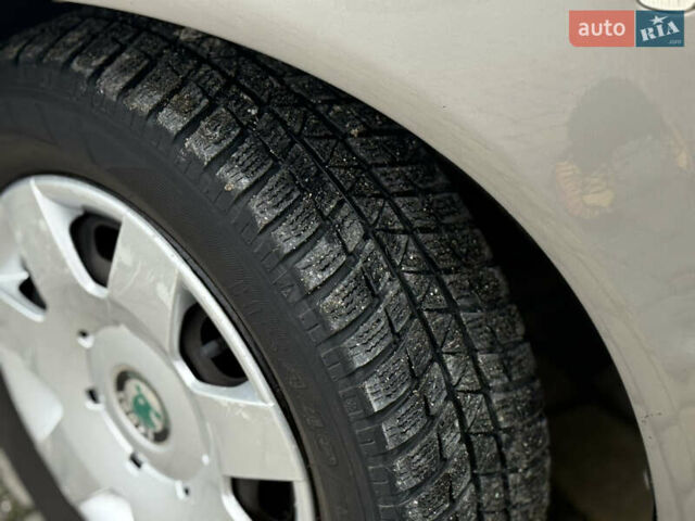 Бежевый Шкода Фабия, объемом двигателя 1.2 л и пробегом 183 тыс. км за 3850 $, фото 5 на Automoto.ua