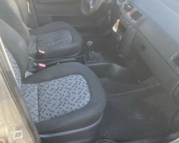 Бежевий Шкода Фабія, об'ємом двигуна 1.2 л та пробігом 205 тис. км за 3700 $, фото 1 на Automoto.ua