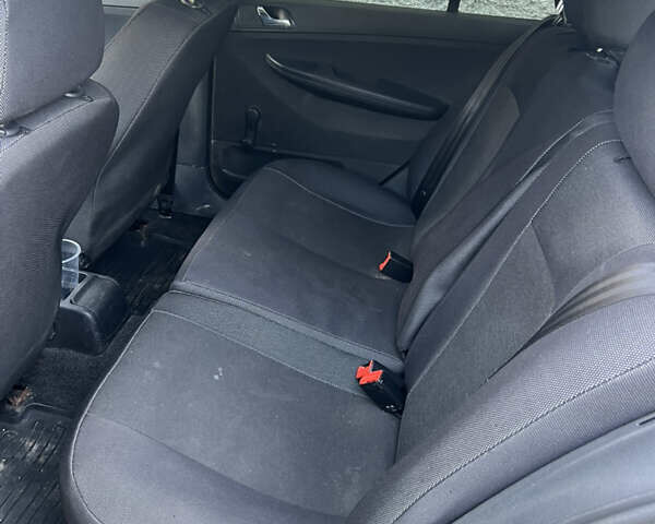 Бежевый Шкода Фабия, объемом двигателя 1.39 л и пробегом 252 тыс. км за 4200 $, фото 3 на Automoto.ua