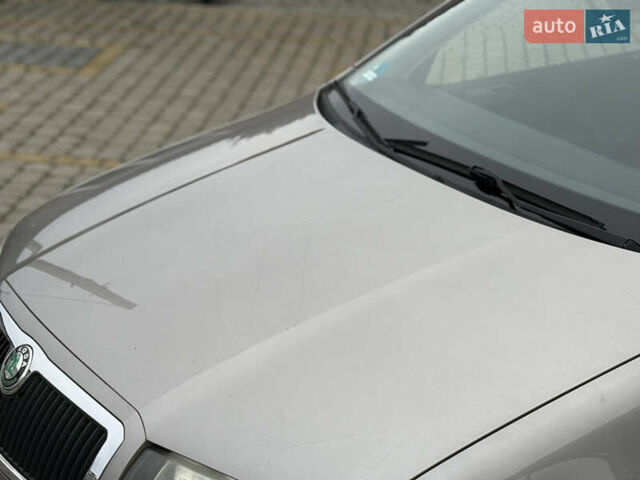 Бежевый Шкода Фабия, объемом двигателя 1.2 л и пробегом 183 тыс. км за 3850 $, фото 2 на Automoto.ua