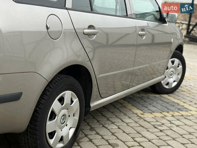 Бежевый Шкода Фабия, объемом двигателя 1.2 л и пробегом 183 тыс. км за 3850 $, фото 13 на Automoto.ua