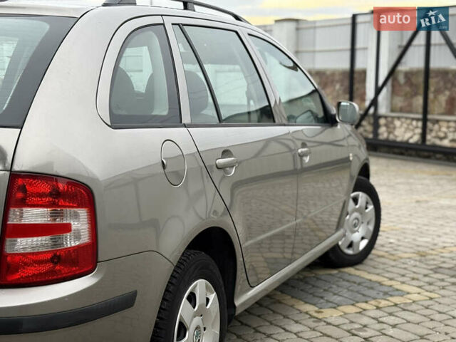 Бежевый Шкода Фабия, объемом двигателя 1.2 л и пробегом 183 тыс. км за 3850 $, фото 11 на Automoto.ua