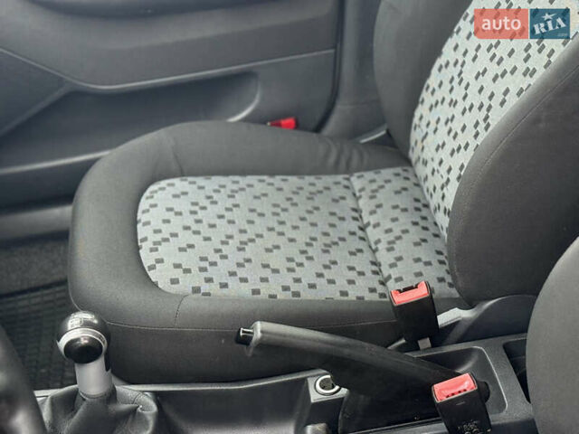 Бежевый Шкода Фабия, объемом двигателя 1.2 л и пробегом 183 тыс. км за 3850 $, фото 19 на Automoto.ua