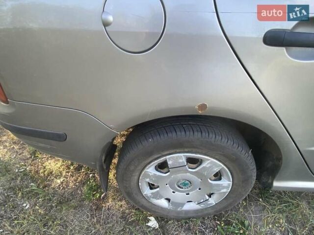 Бежевий Шкода Фабія, об'ємом двигуна 1.2 л та пробігом 205 тис. км за 3700 $, фото 19 на Automoto.ua