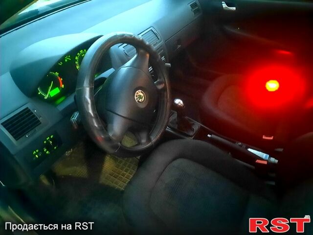 Бежевый Шкода Фабия, объемом двигателя 1.4 л и пробегом 250 тыс. км за 4250 $, фото 1 на Automoto.ua