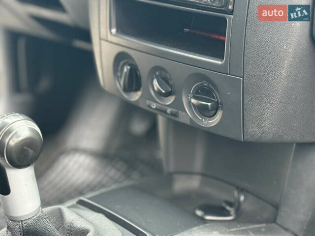 Бежевый Шкода Фабия, объемом двигателя 1.2 л и пробегом 183 тыс. км за 3850 $, фото 34 на Automoto.ua