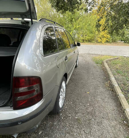 Бежевий Шкода Фабія, об'ємом двигуна 1.39 л та пробігом 164 тис. км за 5200 $, фото 4 на Automoto.ua