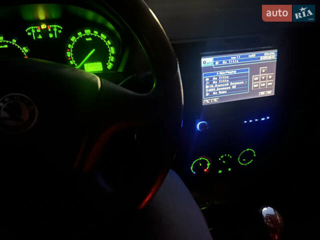 Бежевый Шкода Фабия, объемом двигателя 1.39 л и пробегом 252 тыс. км за 4200 $, фото 11 на Automoto.ua