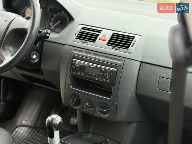 Бежевый Шкода Фабия, объемом двигателя 1.2 л и пробегом 183 тыс. км за 3850 $, фото 31 на Automoto.ua