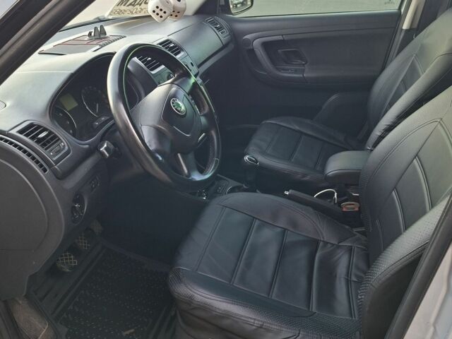 Бежевый Шкода Фабия, объемом двигателя 1.2 л и пробегом 130 тыс. км за 5576 $, фото 4 на Automoto.ua