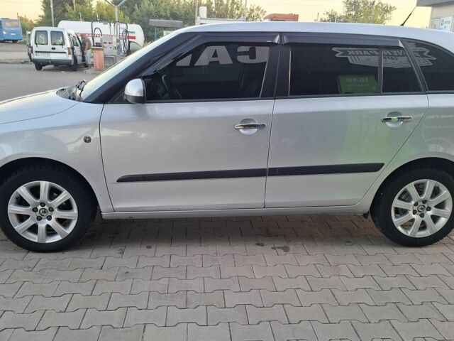 Бежевый Шкода Фабия, объемом двигателя 1.2 л и пробегом 130 тыс. км за 5576 $, фото 3 на Automoto.ua