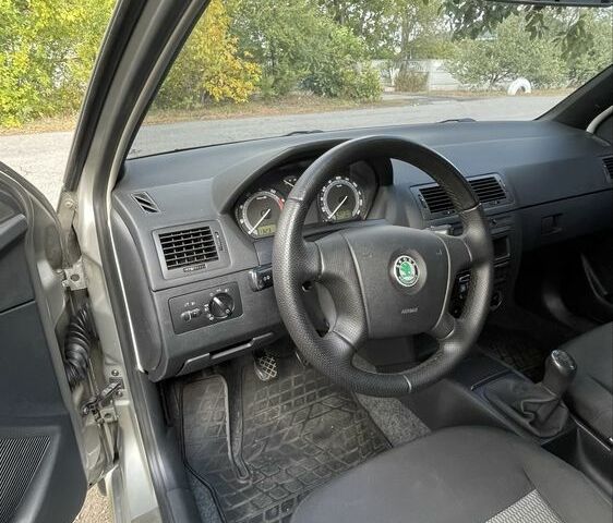 Бежевий Шкода Фабія, об'ємом двигуна 1.4 л та пробігом 164 тис. км за 5200 $, фото 6 на Automoto.ua