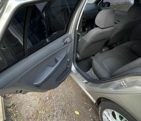 Бежевий Шкода Фабія, об'ємом двигуна 1.4 л та пробігом 164 тис. км за 5200 $, фото 4 на Automoto.ua