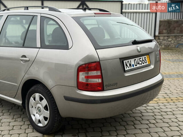 Бежевый Шкода Фабия, объемом двигателя 1.2 л и пробегом 183 тыс. км за 3850 $, фото 8 на Automoto.ua