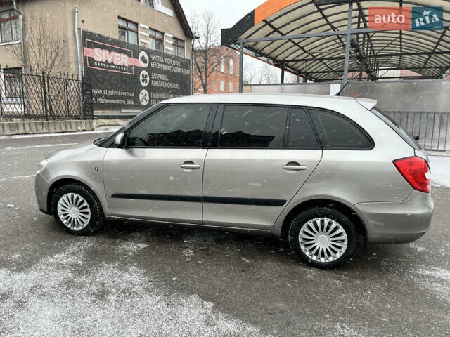 Бежевый Шкода Фабия, объемом двигателя 1.6 л и пробегом 272 тыс. км за 4400 $, фото 6 на Automoto.ua
