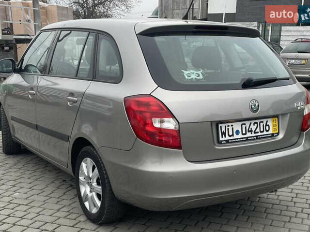 Бежевый Шкода Фабия, объемом двигателя 1.6 л и пробегом 186 тыс. км за 5750 $, фото 3 на Automoto.ua