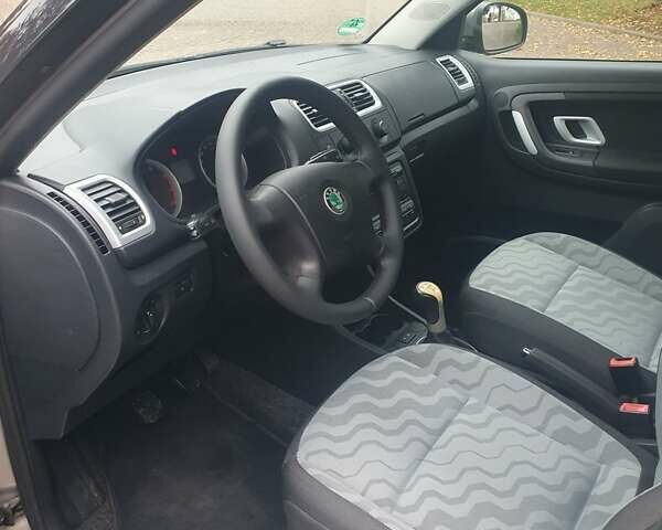 Бежевый Шкода Фабия, объемом двигателя 1.4 л и пробегом 190 тыс. км за 5750 $, фото 31 на Automoto.ua