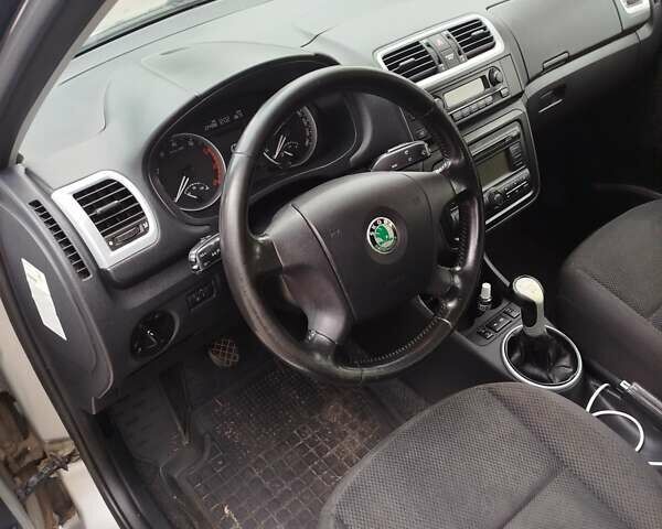 Бежевий Шкода Фабія, об'ємом двигуна 1.6 л та пробігом 225 тис. км за 5400 $, фото 10 на Automoto.ua