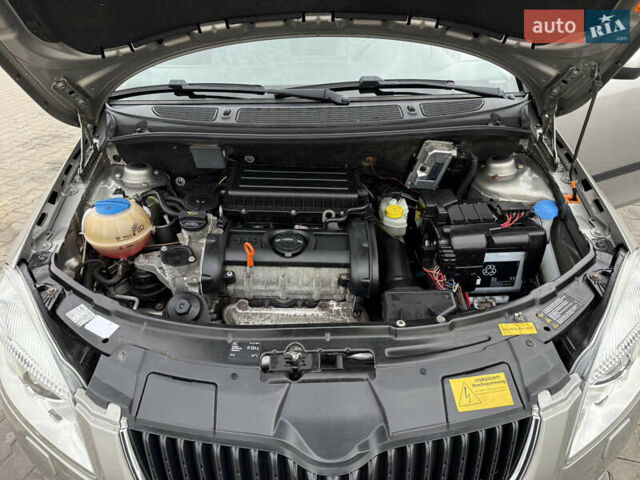 Бежевый Шкода Фабия, объемом двигателя 1.6 л и пробегом 190 тыс. км за 5850 $, фото 16 на Automoto.ua