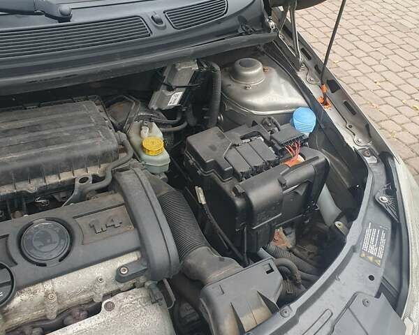 Бежевый Шкода Фабия, объемом двигателя 1.4 л и пробегом 190 тыс. км за 5750 $, фото 44 на Automoto.ua
