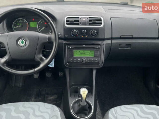 Бежевый Шкода Фабия, объемом двигателя 1.6 л и пробегом 186 тыс. км за 5750 $, фото 10 на Automoto.ua