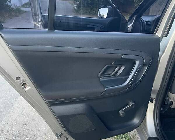 Бежевый Шкода Фабия, объемом двигателя 1.2 л и пробегом 198 тыс. км за 4500 $, фото 10 на Automoto.ua