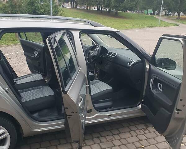 Бежевый Шкода Фабия, объемом двигателя 1.4 л и пробегом 190 тыс. км за 5750 $, фото 22 на Automoto.ua