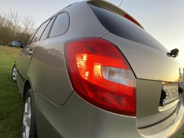 Бежевый Шкода Фабия, объемом двигателя 1.4 л и пробегом 310 тыс. км за 4200 $, фото 12 на Automoto.ua