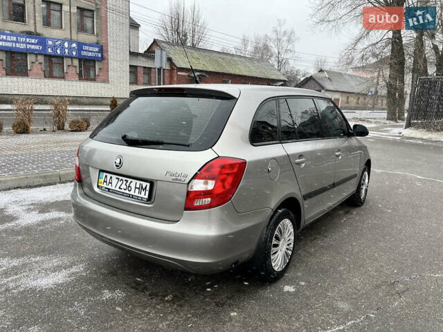 Бежевый Шкода Фабия, объемом двигателя 1.6 л и пробегом 272 тыс. км за 4400 $, фото 3 на Automoto.ua