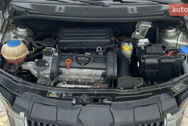 Бежевый Шкода Фабия, объемом двигателя 1.6 л и пробегом 186 тыс. км за 5750 $, фото 6 на Automoto.ua