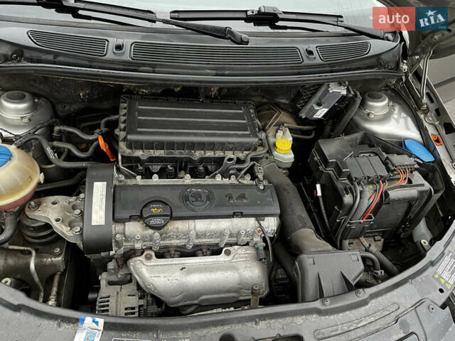 Бежевый Шкода Фабия, объемом двигателя 1.39 л и пробегом 139 тыс. км за 6300 $, фото 12 на Automoto.ua