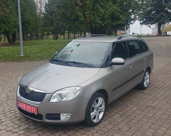 Бежевый Шкода Фабия, объемом двигателя 1.4 л и пробегом 190 тыс. км за 5750 $, фото 1 на Automoto.ua