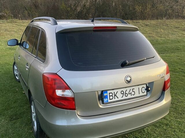 Бежевый Шкода Фабия, объемом двигателя 1.4 л и пробегом 310 тыс. км за 4200 $, фото 13 на Automoto.ua