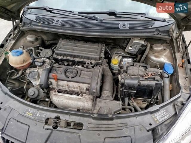 Бежевий Шкода Фабія, об'ємом двигуна 1.6 л та пробігом 225 тис. км за 5400 $, фото 17 на Automoto.ua