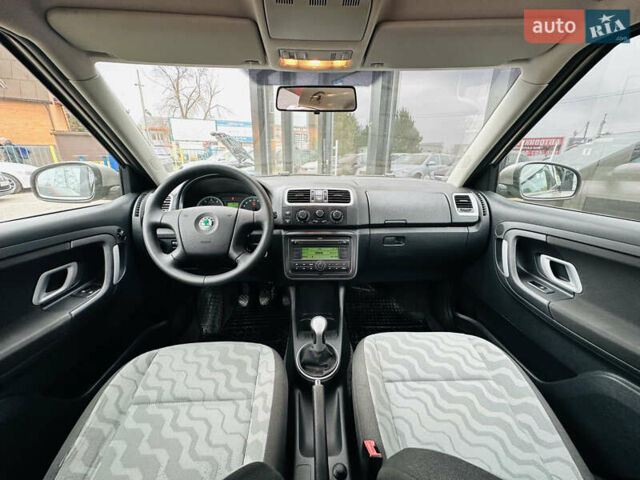 Бежевий Шкода Фабія, об'ємом двигуна 1.4 л та пробігом 196 тис. км за 5600 $, фото 21 на Automoto.ua