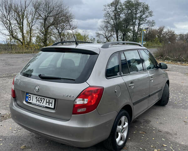 Бежевый Шкода Фабия, объемом двигателя 1.6 л и пробегом 225 тыс. км за 5750 $, фото 7 на Automoto.ua