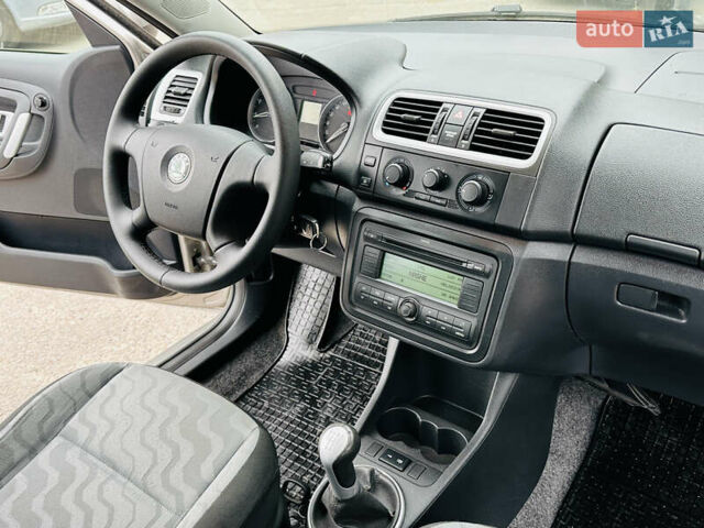 Бежевий Шкода Фабія, об'ємом двигуна 1.4 л та пробігом 196 тис. км за 5600 $, фото 28 на Automoto.ua