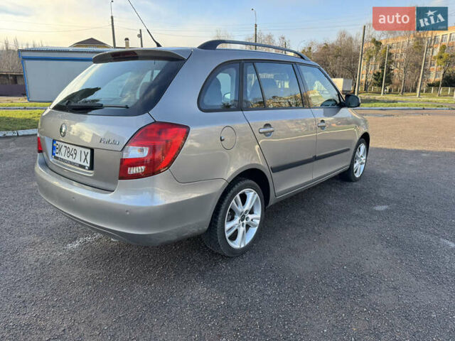 Бежевый Шкода Фабия, объемом двигателя 1.39 л и пробегом 190 тыс. км за 5600 $, фото 3 на Automoto.ua