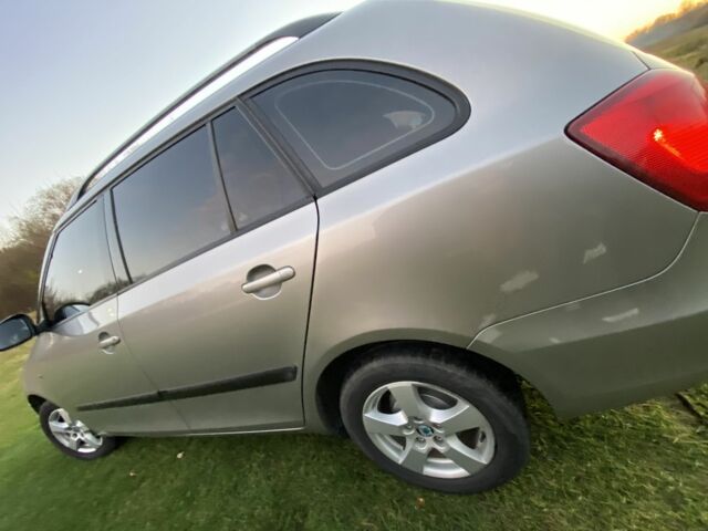 Бежевый Шкода Фабия, объемом двигателя 1.4 л и пробегом 310 тыс. км за 4200 $, фото 3 на Automoto.ua